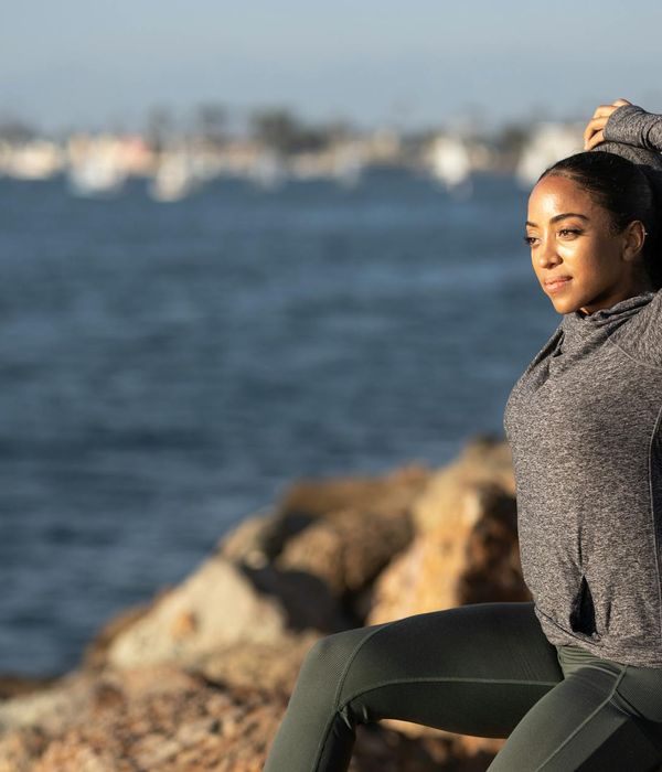 Woman starting her morning with a light, energetic stretching.